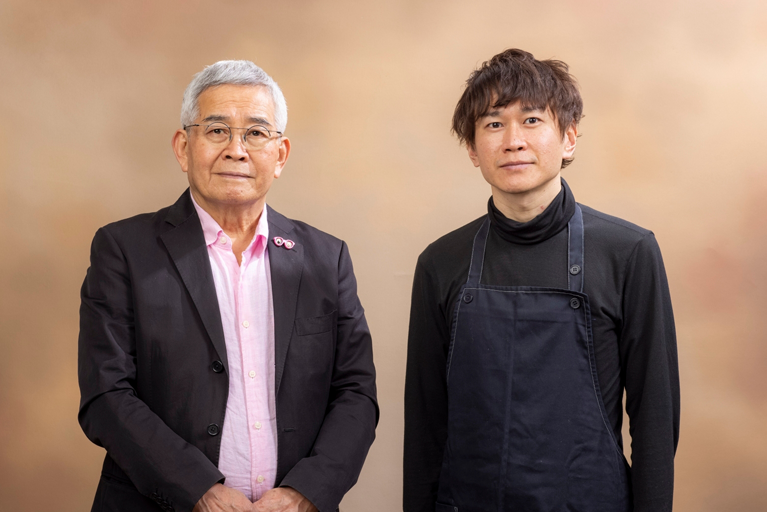 時計修理工房テラモトの代表「寺本晴信」と「寺本幸詞」。