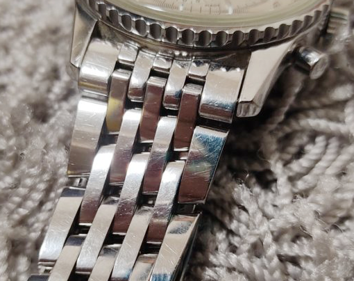 腕時計についた擦り傷を研磨・補修